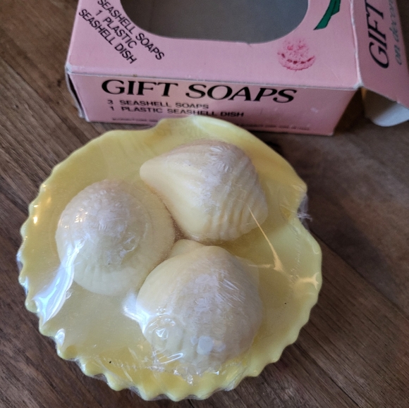 Vintage seashell soaps - Picture 3 of 6